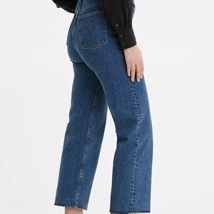 NWT Levi’s Ribcage Straight Ankle Jeans size 30 (fit closer to a 29)